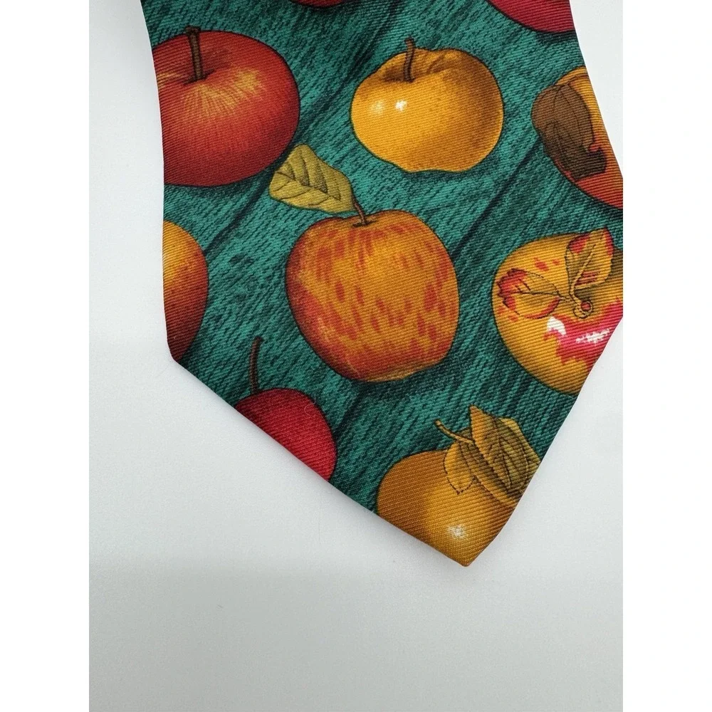Structure tie green